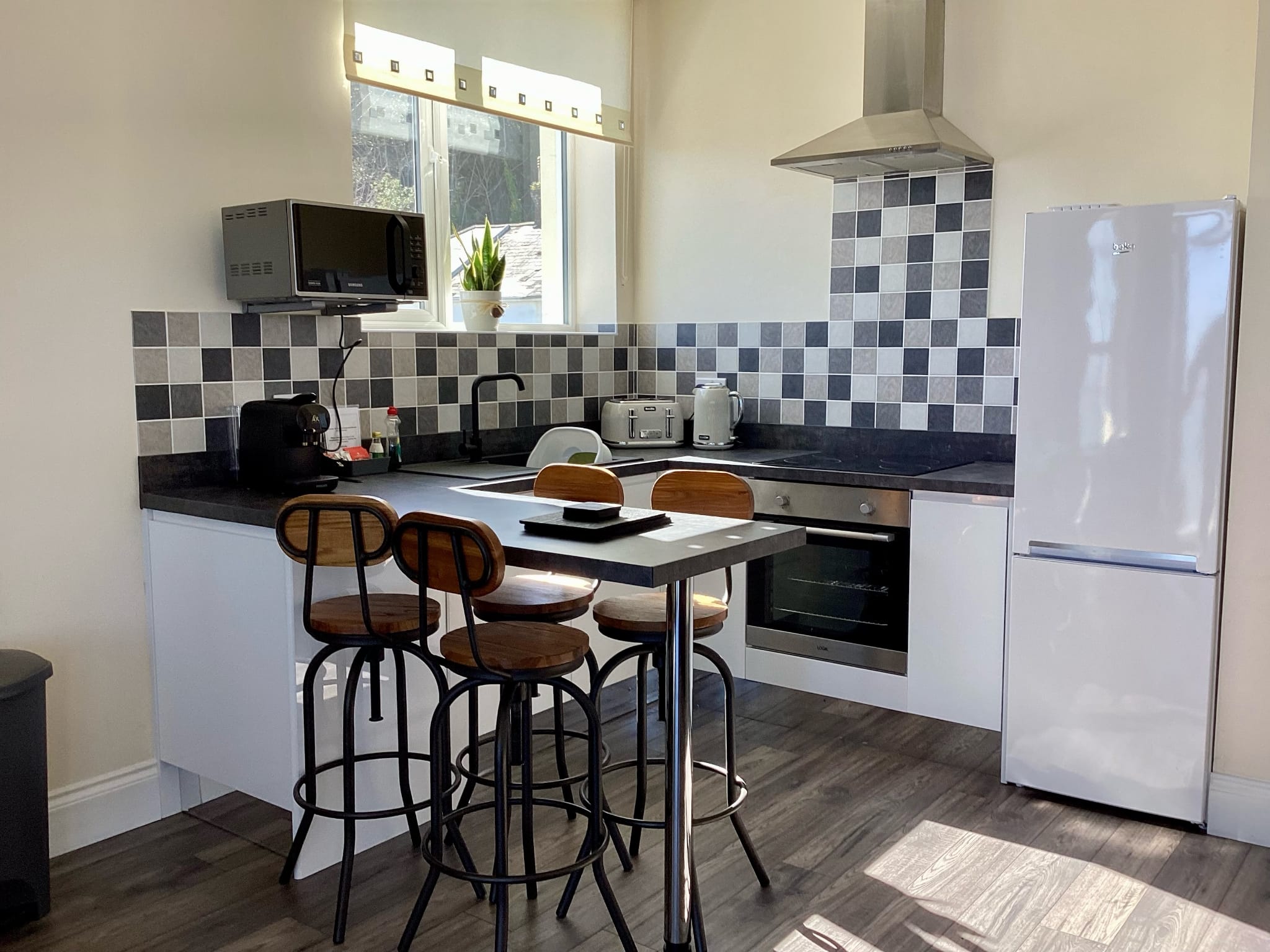 Apartment 4 Thumbnail 2